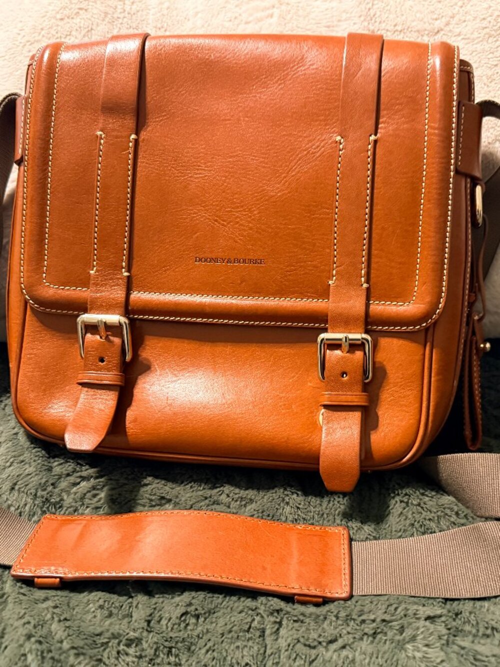 Dooney & Bourke Leather messenger bag